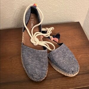 TOMS Katalina Chambray Ankle Wrap Flats Size 7W